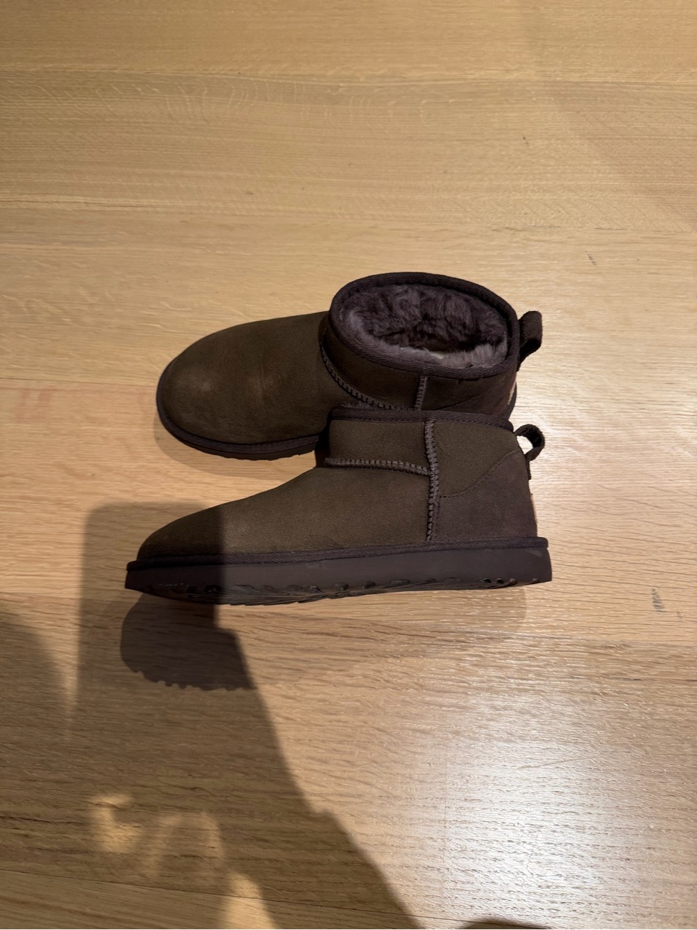 Ugg Ultra Mini Chocolate Brown - Picture 2 of 3